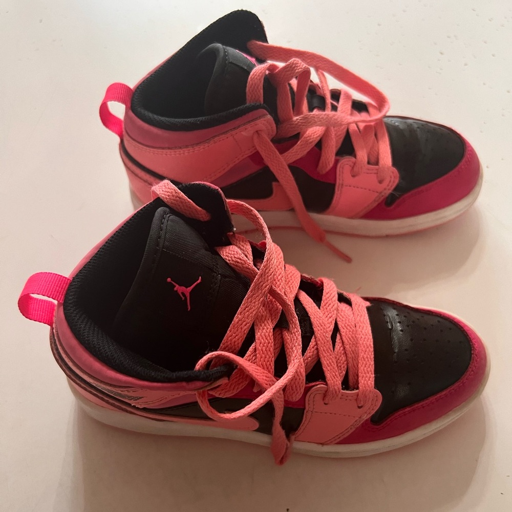 Nike Kids in good condition - Picture 3 of 7